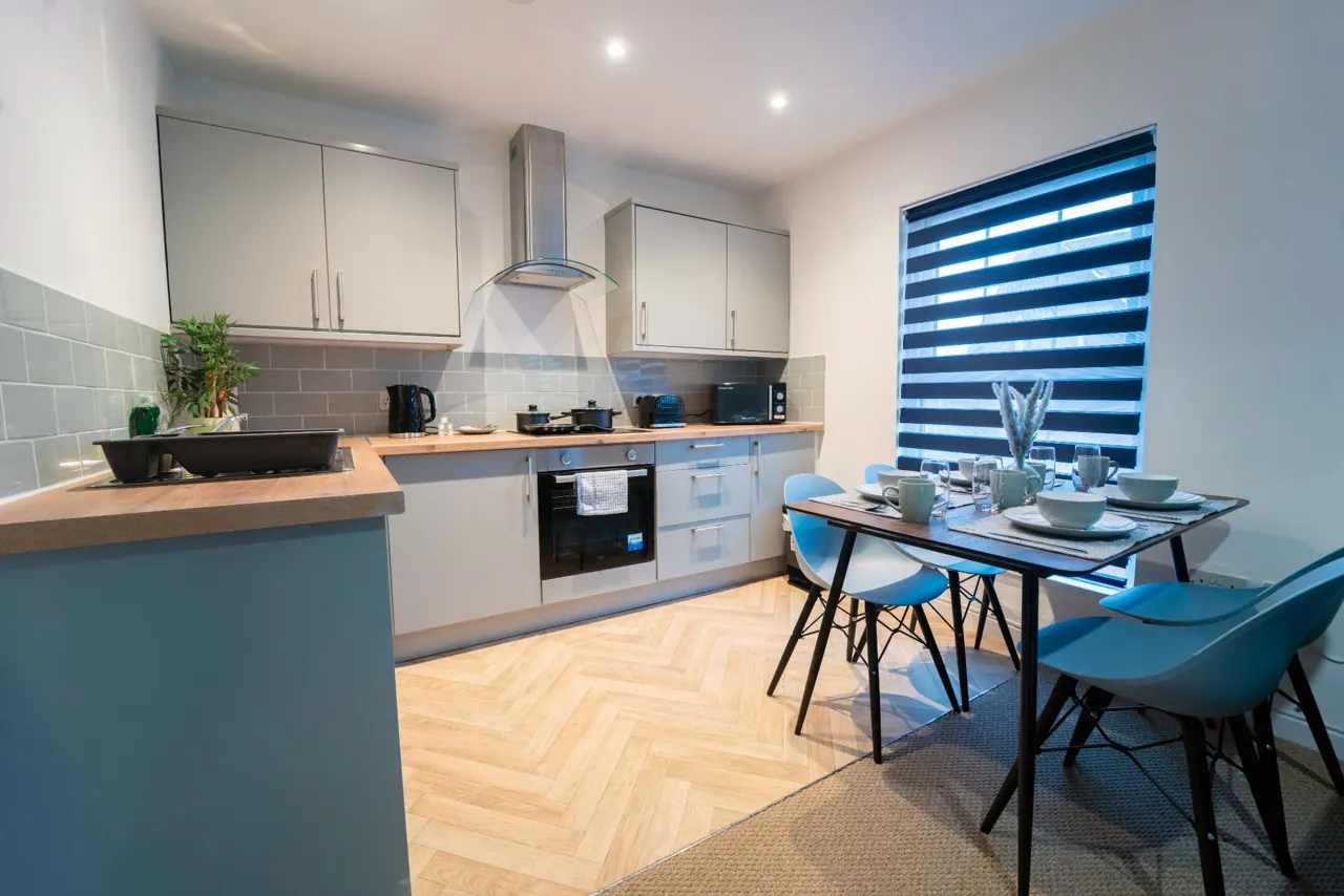 Kitchen and dining space for longer stays at Hallgate
